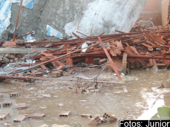 Caixa d´água desaba na cidade de Água Branca - Imagem 1