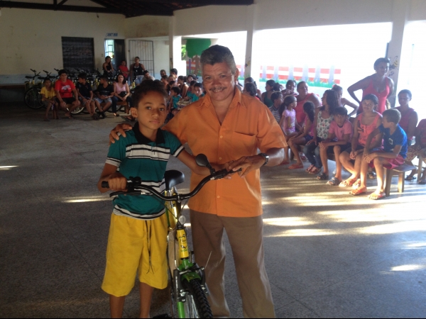 prefeito chico pereira Entrega bicicletas do programa pedala Piaui aos alunos do municipio da cidade - Imagem 12