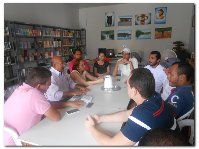 Prefeito Dr. Moura se reúne com a equipe organizadora do Carnaval 2014 