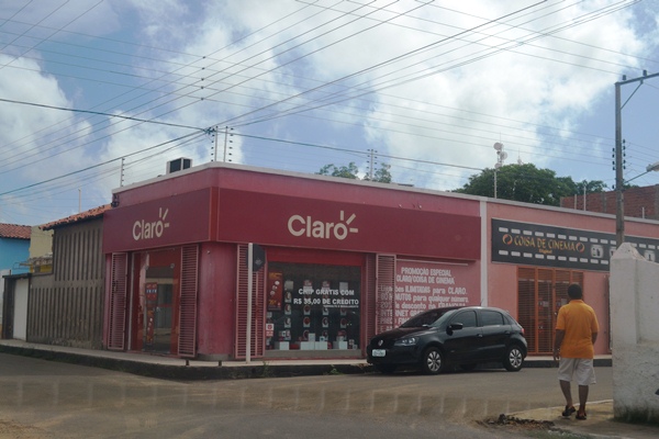 Bandidos assaltam loja de equipamentos de telefonia e informática 