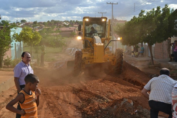 Prefeitura inicia terraplanagem de ruas e avenidas de Paulistana - Imagem 2