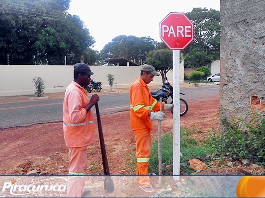 Prefeitura de Piracuruca inicia a sinalização de ruas e avenidas da cidade - Imagem 1