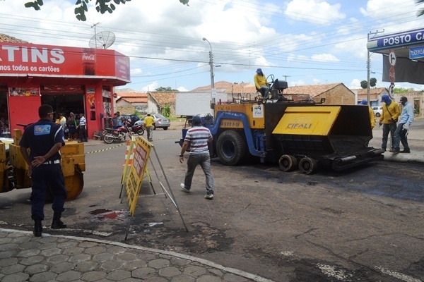 Concluído o asfalto da Avenida de Flores e agora é iniciado na Demerval Lobão - Imagem 1