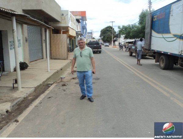 Secretaria de Obras trabalha na ampliação e reforma de diversas sarjetas no centro da cidade - Imagem 1