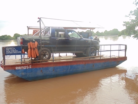 Balsa Ramos está fazendo travessia de carros no Rio Parnaíba em Porto - Imagem 1