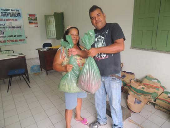 Secretaria Municipal de Agricultura distribui 2 toneladas de sementes - Imagem 2