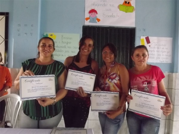 Professores de Caxingó recebem certificado de conclusão de semana pedagógica - Imagem 2