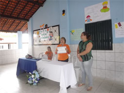 Professores de Caxingó recebem certificado de conclusão de semana pedagógica