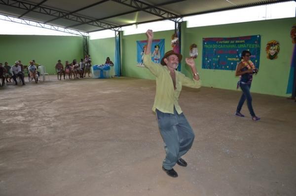 Vera Mendes: Carnaval do idoso é comemorado com muita alegria. - Imagem 26