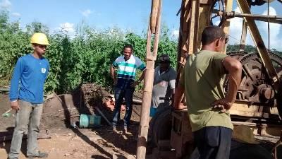 Prefeito Joel de lima visita obras de poço tubular