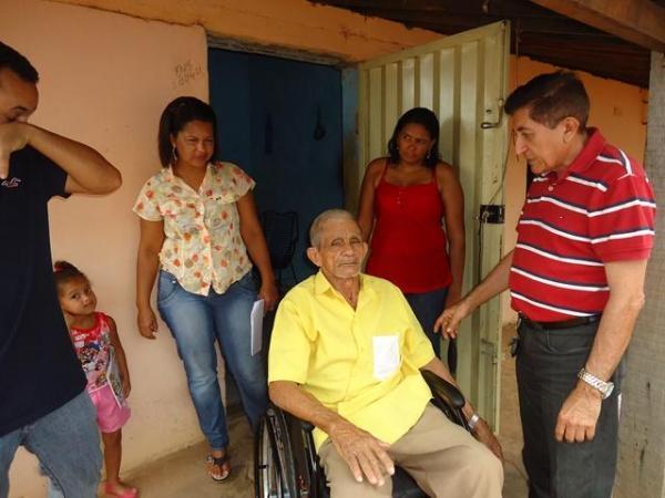 Prefeito Dr.Zé Maria faz entrega de Cadeiras de Rodas  - Imagem 12