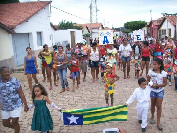 Carnaval da Creche Antonia Gomes Martins - Imagem 6