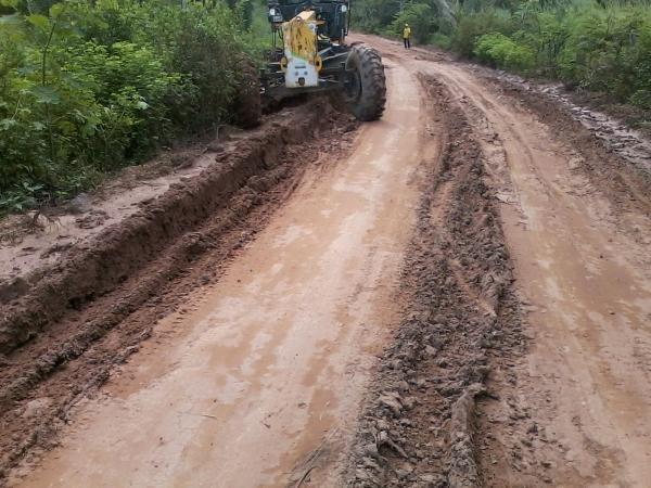 Secretaria de Obra recupera trecho danificado pelas as chuvas no povoado Ferreira município de São Pedro do Piauí  - Imagem 3