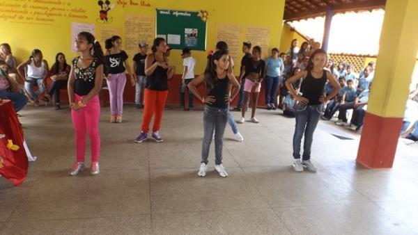 Prefeito Zé Henrique participa da comemoração aos 67 anos da Unidade Escolar Mariinha Andrade e Silva - Imagem 7