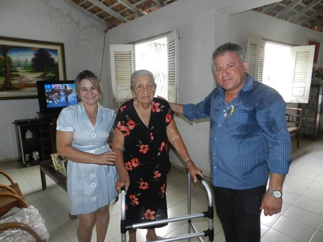 SEMID de Esperantina realiza entrega de aparelhos ortopédicos para idosos