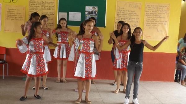 Prefeito Zé Henrique participa da comemoração aos 67 anos da Unidade Escolar Mariinha Andrade e Silva - Imagem 16