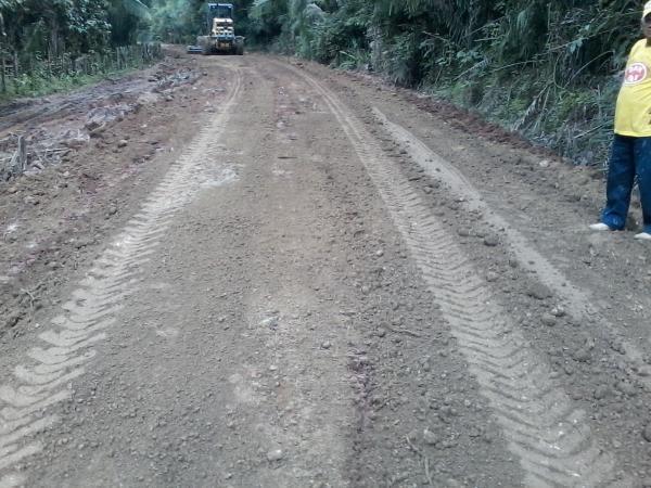 Secretaria de Obra recupera trecho danificado pelas as chuvas no povoado Ferreira município de São Pedro do Piauí  - Imagem 8
