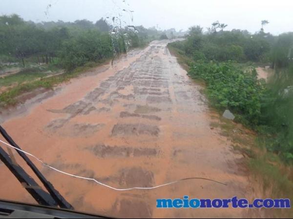 Alunos de Domingos Mourão fazem protesto durante evento no monumento aos heróis do Jenipapo. - Imagem 2