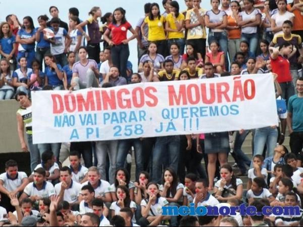 Alunos de Domingos Mourão fazem protesto durante evento no monumento aos heróis do Jenipapo. - Imagem 10
