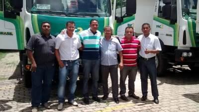 Prefeito Joel recebe caminhão-caçamba do Governo Federal