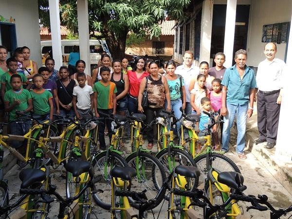               Bicicletas facilitaram o acesso escolar a estudantes da rede municipal - Imagem 13