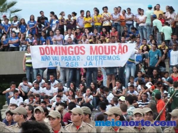 Alunos de Domingos Mourão fazem protesto durante evento no monumento aos heróis do Jenipapo. - Imagem 9