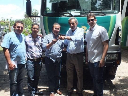 Prefeitura de Água Branca é contemplada com caçamba - Imagem 2