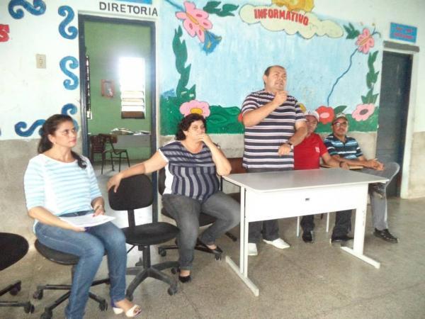 Estudantes de São Félix recebem bicicletas do “Pedala Piauí” das mãos do Prefeito Reginaldo - Imagem 2