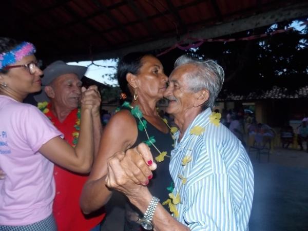 CRAS realiza festa para os idosos em Canavieira - Imagem 44