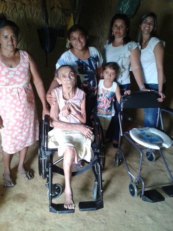 Assistência Social de Itainópolis faz entrega de cadeiras de rodas a pessoa idosa e carente - Imagem 1