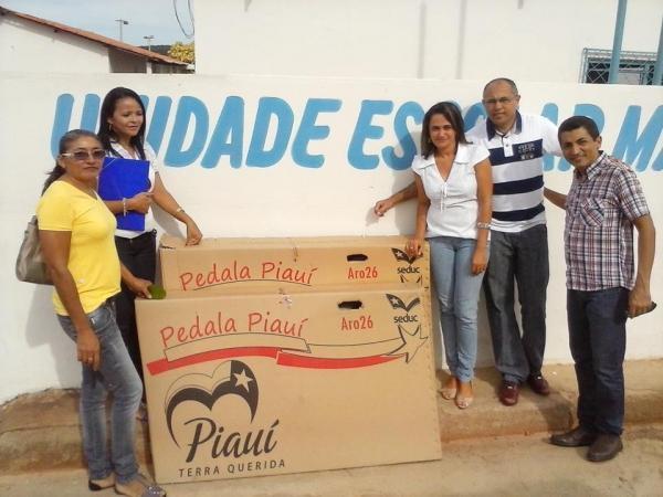 Secretaria de Educação entrega bicicletas aos alunos de localidades - Imagem 23