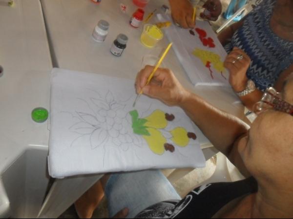 Idosos de Santo Inácio participaram de oficina de Pintura  - Imagem 3