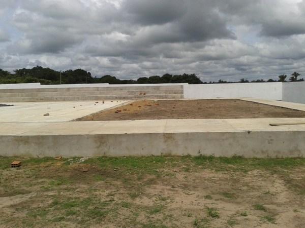 Prefeito e Secretario visitam obra da Quadra de Esporte no Baixão do Côco - Imagem 4