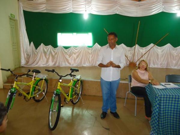 Prefeito Dr.Zé Maria faz entrega de Bicicletas aos Alunos do Interior - Imagem 45