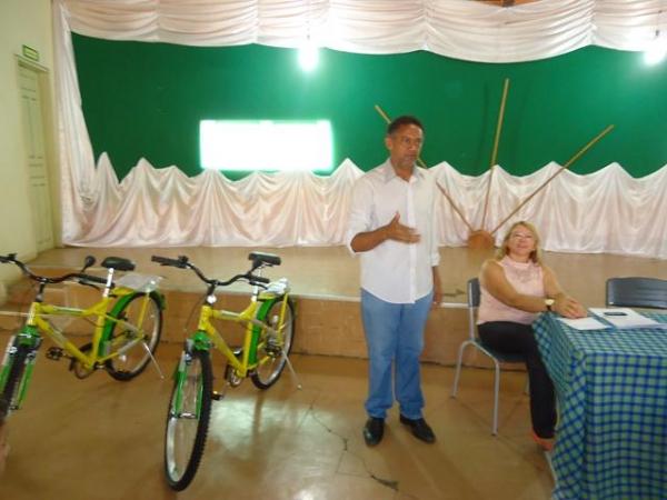 Prefeito Dr.Zé Maria faz entrega de Bicicletas aos Alunos do Interior - Imagem 46