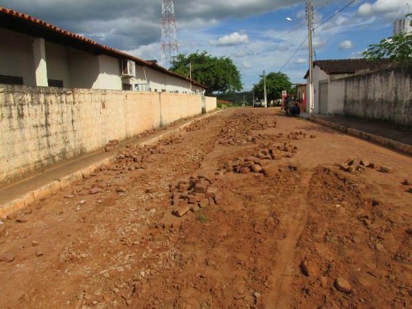 A prefeitura de Cristalândia  recupera os calçamentos - Imagem 16