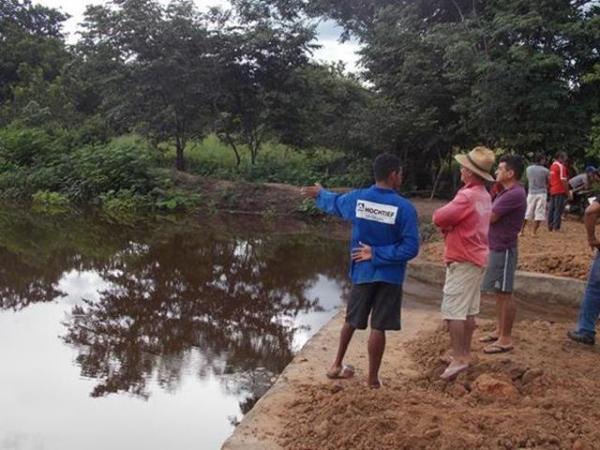 Prefeitura de Batalha recupera trecho de estrada que poderia causar desmoronamento da barragem no povoado Caraibas†- Imagem 8