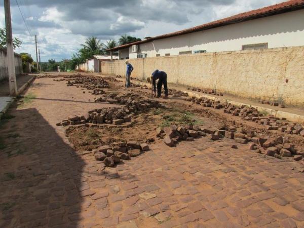 A prefeitura de Cristalândia  recupera os calçamentos - Imagem 2