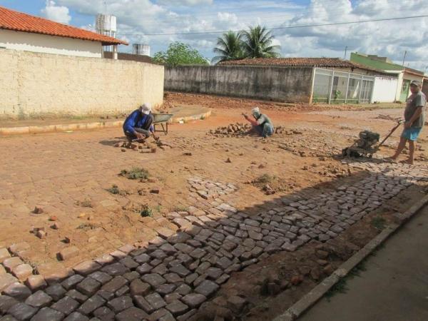A prefeitura de Cristalândia  recupera os calçamentos - Imagem 11