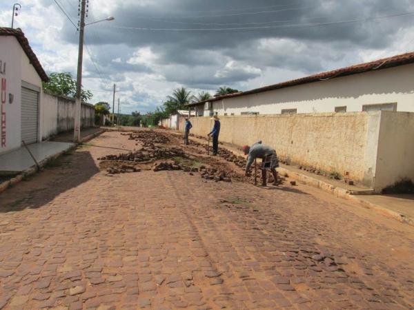 A prefeitura de Cristalândia  recupera os calçamentos - Imagem 1