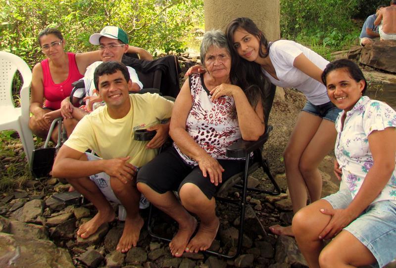 Milena Andrade comemorou aniversário em um domingo de sol e rio Longa