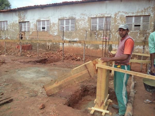 Prefeito Reginaldo do Simão da início a construção da Escola Municipal - Imagem 3