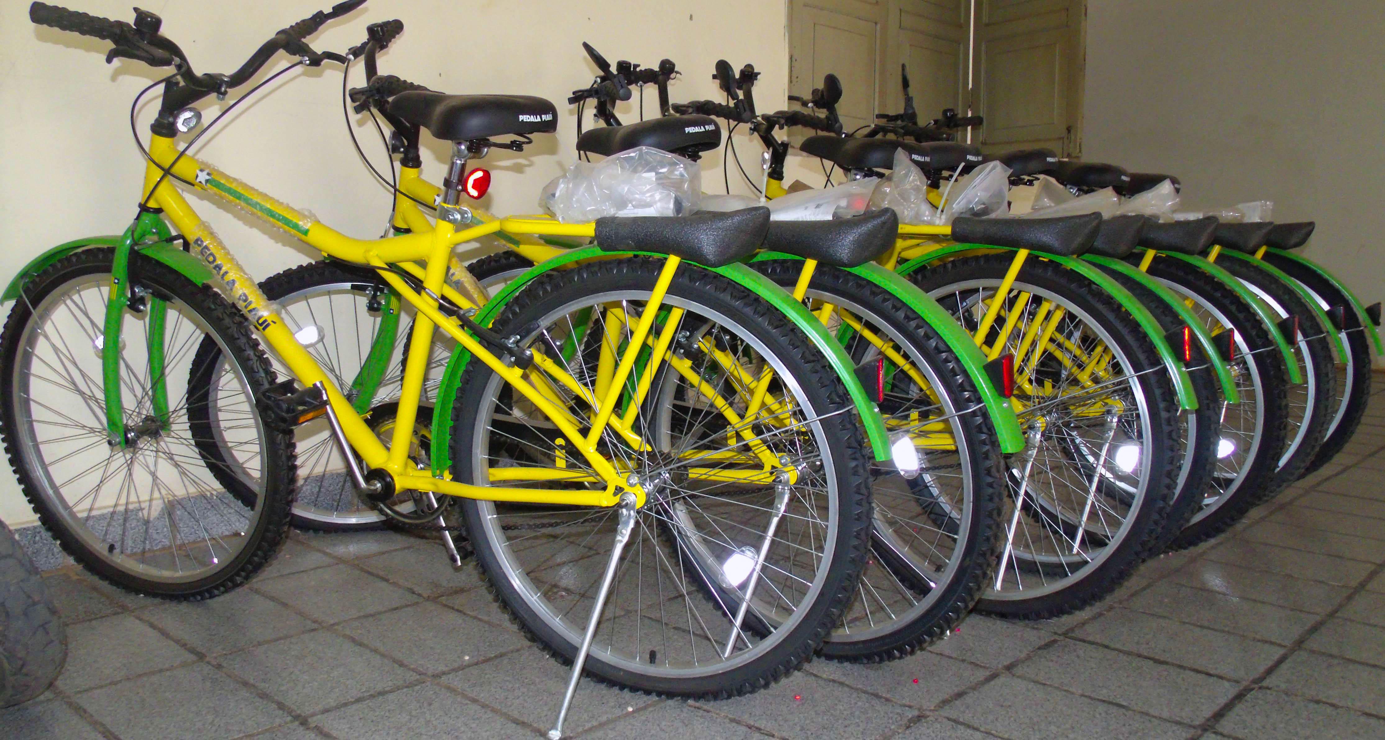 Estudantes de Francinópolis recebem bicicletas do Programa Pedala Piauí