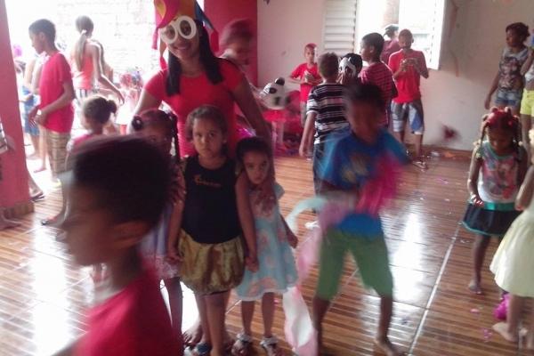 PETI, PROJOVEM e Crianças assistidas pela Brinquedoteca brincam e festejam junto o carnaval - Imagem 4