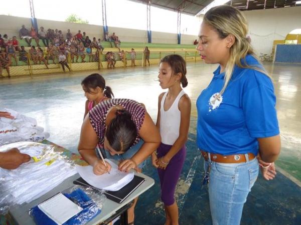Programa 2 Tempo realiza distribuição de Camisetas - Imagem 6