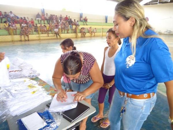 Programa 2 Tempo realiza distribuição de Camisetas - Imagem 7