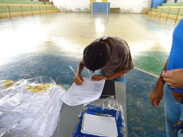 Programa 2 Tempo realiza distribuição de Camisetas - Imagem 2