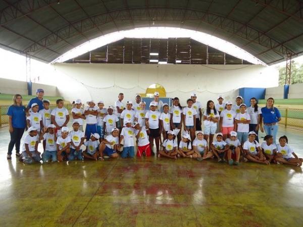 Programa 2 Tempo realiza distribuição de Camisetas - Imagem 1