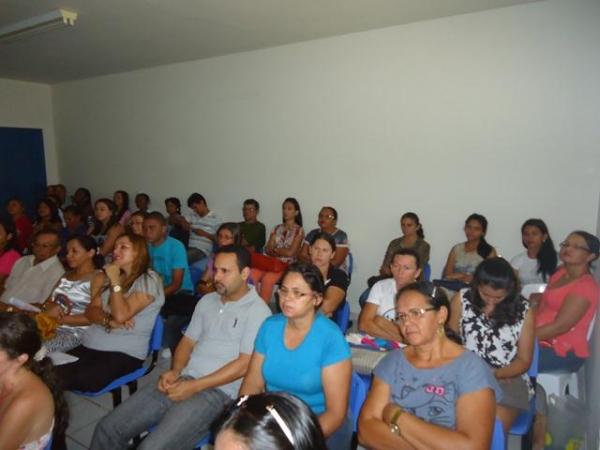 Secretária Municipal de Saúde Realiza Reunião com Equipes de Saúde e do NASF - Imagem 17