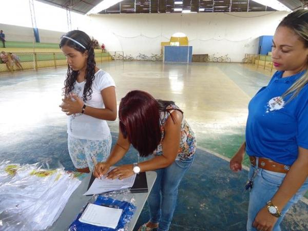 Programa 2 Tempo realiza distribuição de Camisetas - Imagem 3